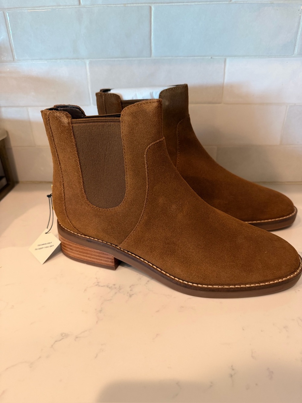 Women’s Chelsea Boots in Brown Suede